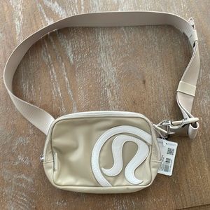 Brand new never carried lululemon crossbody